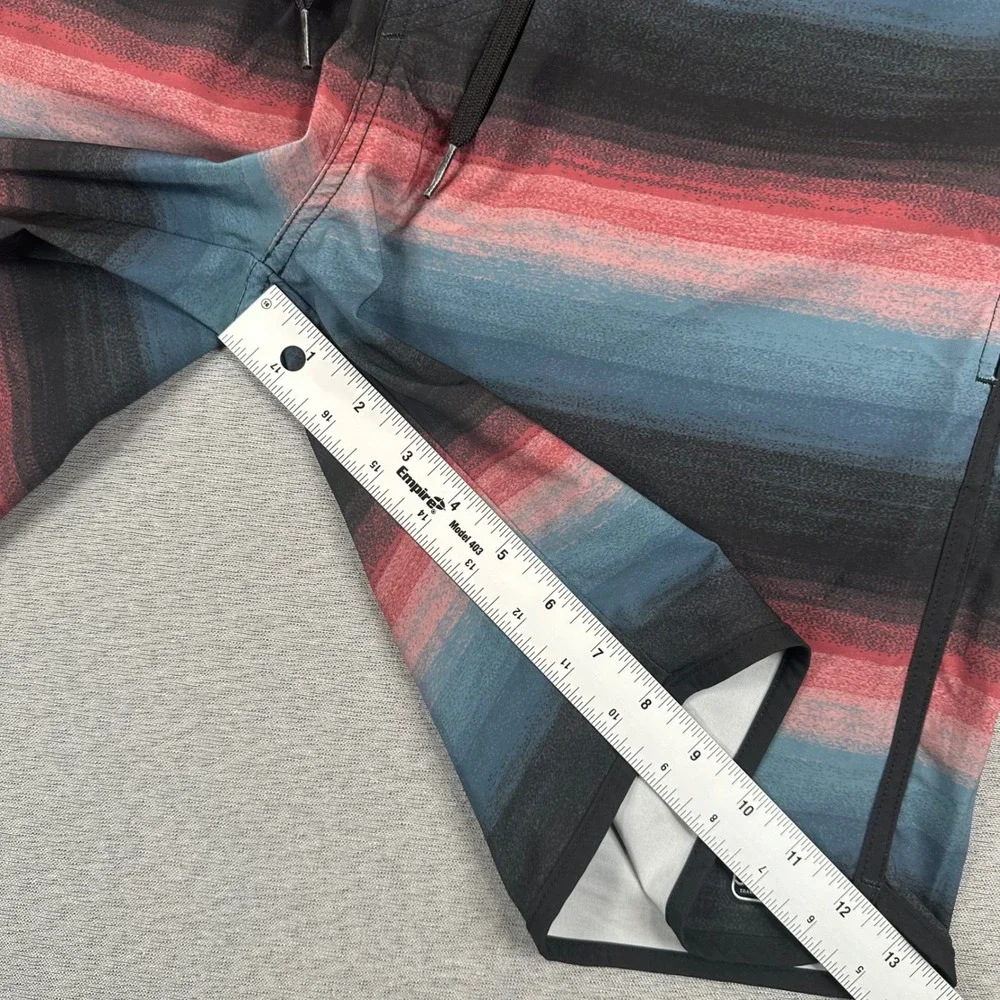 TravisMathew Board Shorts Mens 32 Ombre Stripe Red Blue Black 4-Way Stretch Swim